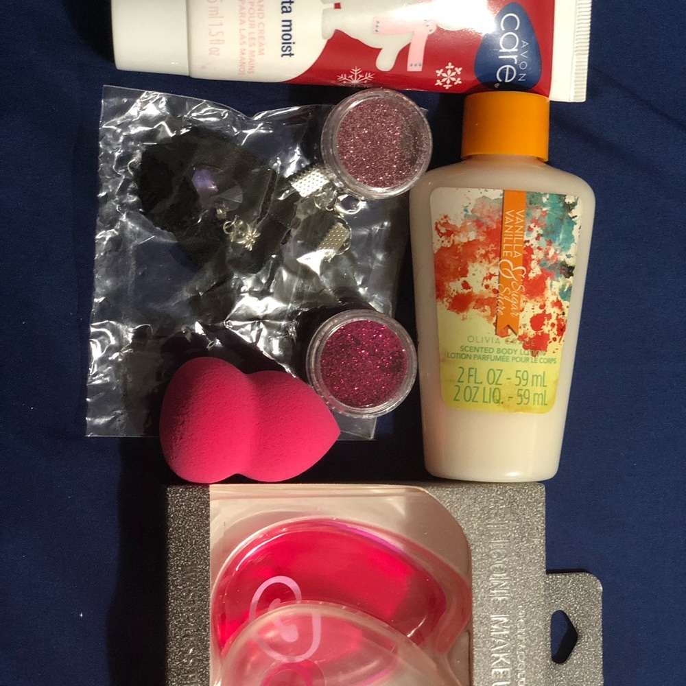 !2/$15! DEAL Makeup, Skincare, and Jewelry Bundle!